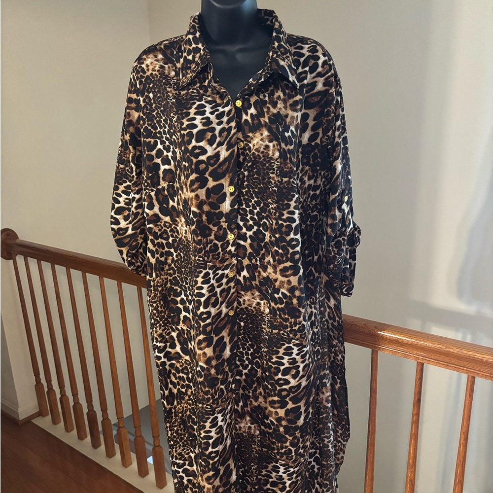 Very trendy cool print light weight cardigan. You won’t be disappointed.